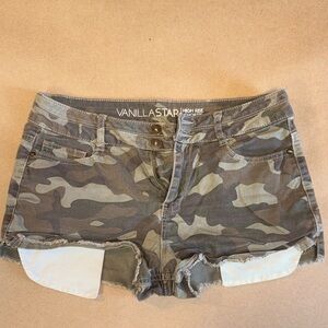 Vanilla Star High Rise Shortie Camo Shorts Size 9